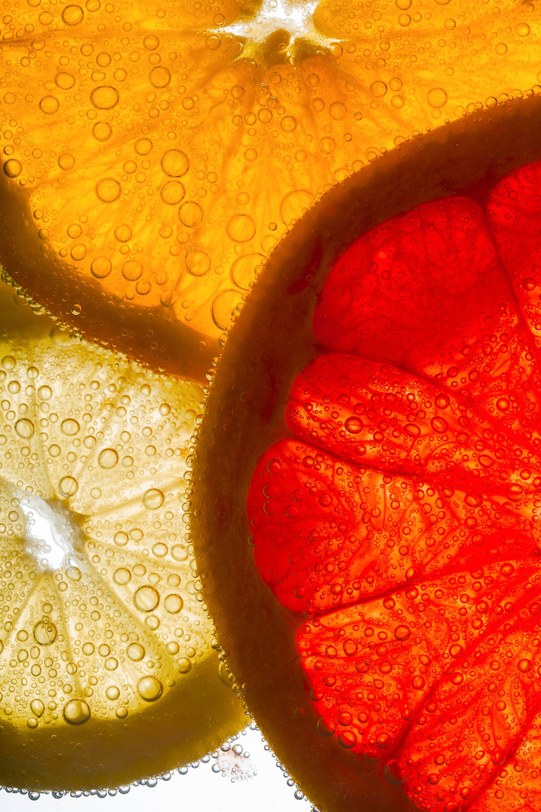Vitamin C Serum Nedir? Daha Aydınlık ve Canlı Bir Cilt İçin C Vitamini Bakımı
